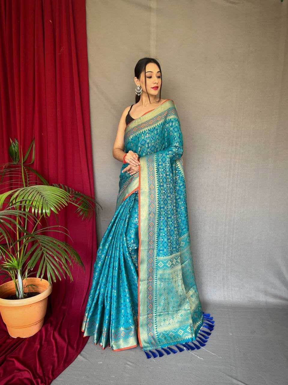Ynf Silk  Silk Sarees Wholesale Designer Silk Sarees Zari Border Silk Sarees Kanchipuram Silk Sarees Manufacturer - YNF Online
