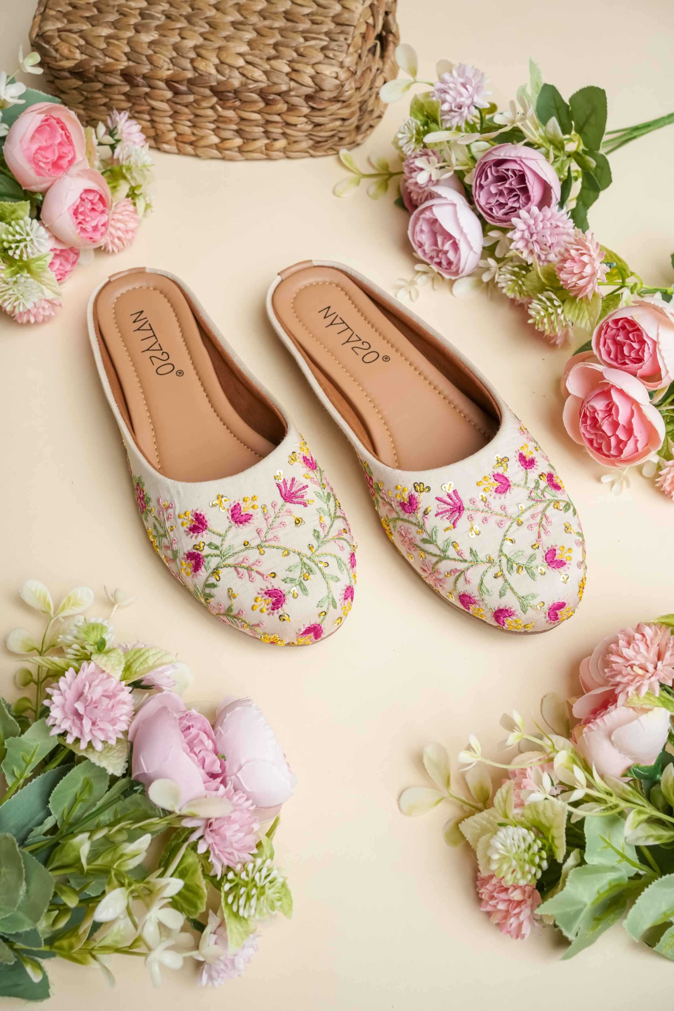 YNF Wholesale Premium Roman Silk Designer Juttis KESH641 Cream embroidery jutti | Surat Manufacturer