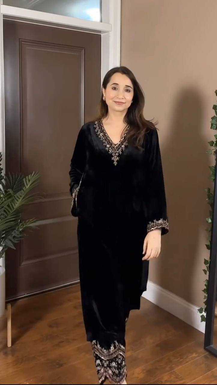 YNF Wholesale Velvet Viscose Velvet Suits RIN162 5810 | Surat Manufacturer