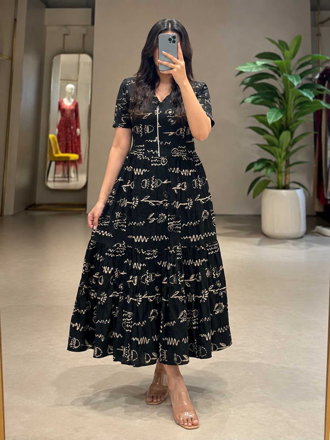 SUITS & DRESSES