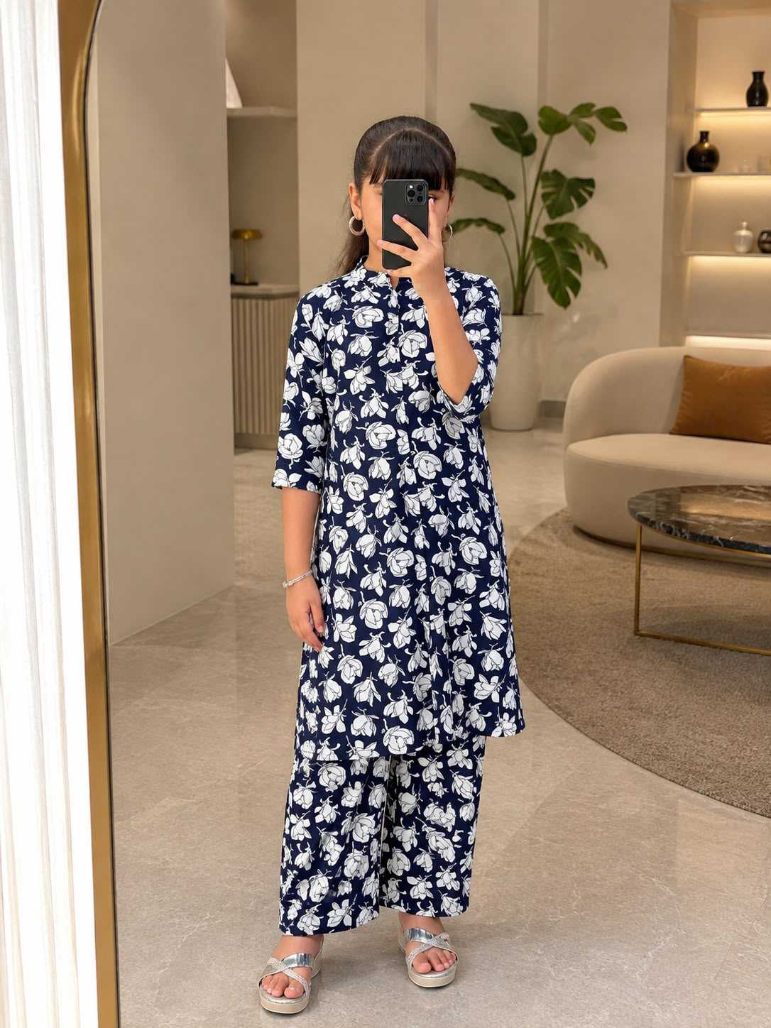 KIDS WEAR