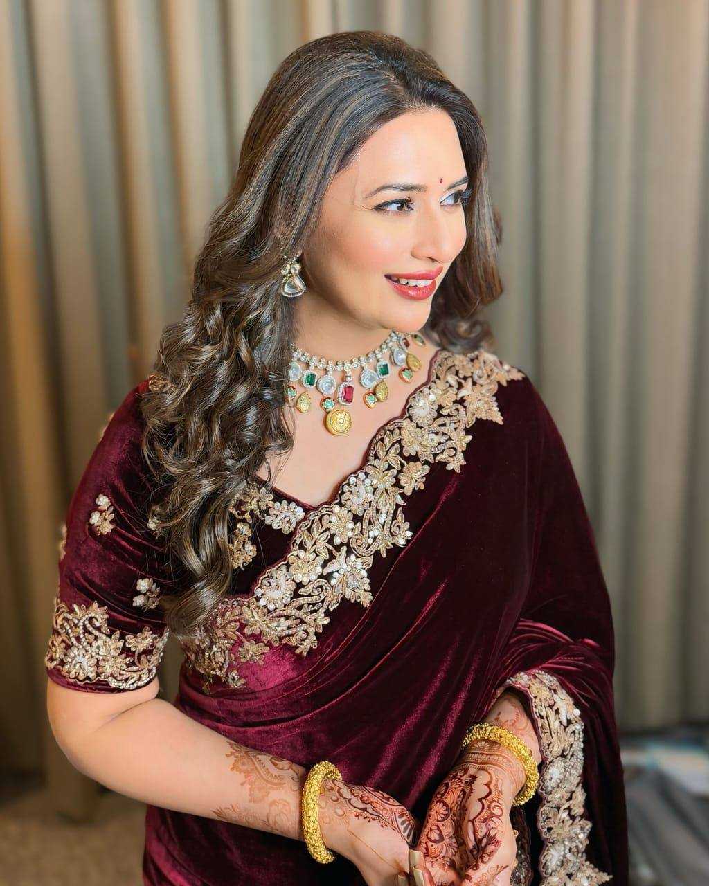 Ynf Velvet  Sarees Wholesale Sequence Sarees Velvet Sarees Embroidered Sarees Manufacturer - YNF Online