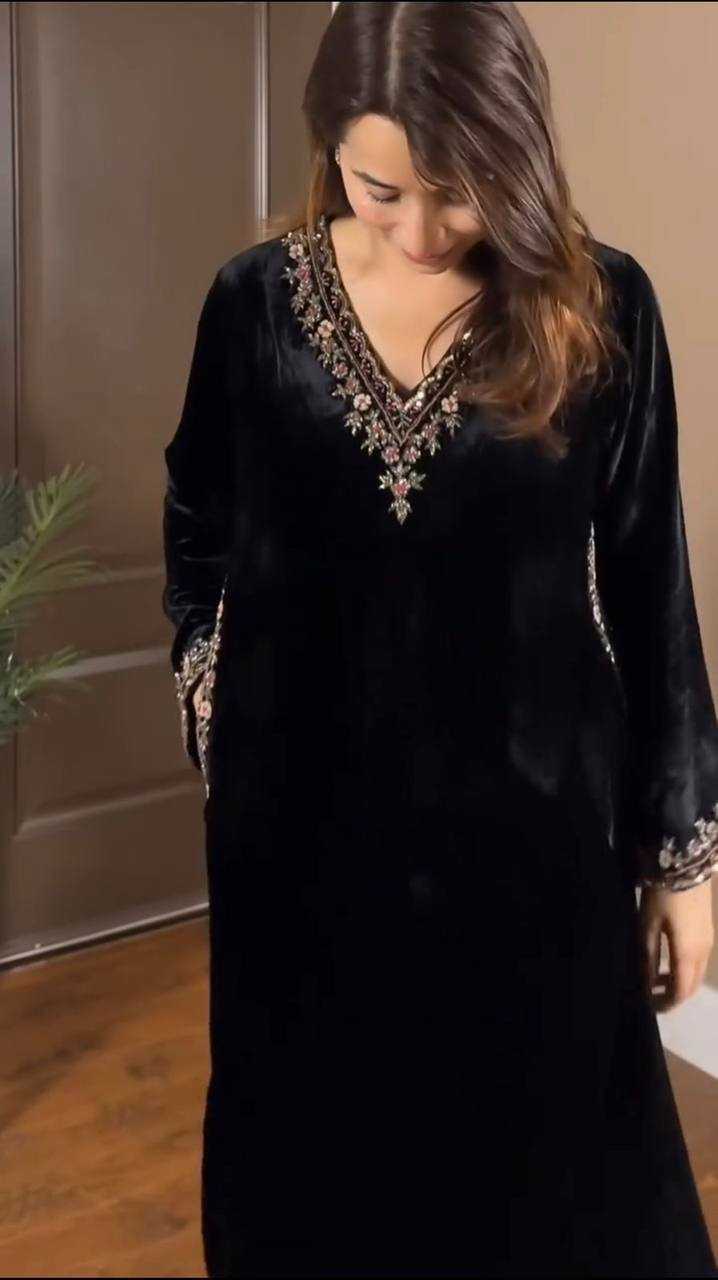YNF Wholesale Velvet Viscose Velvet Suits RIN162 5810 | Surat Manufacturer