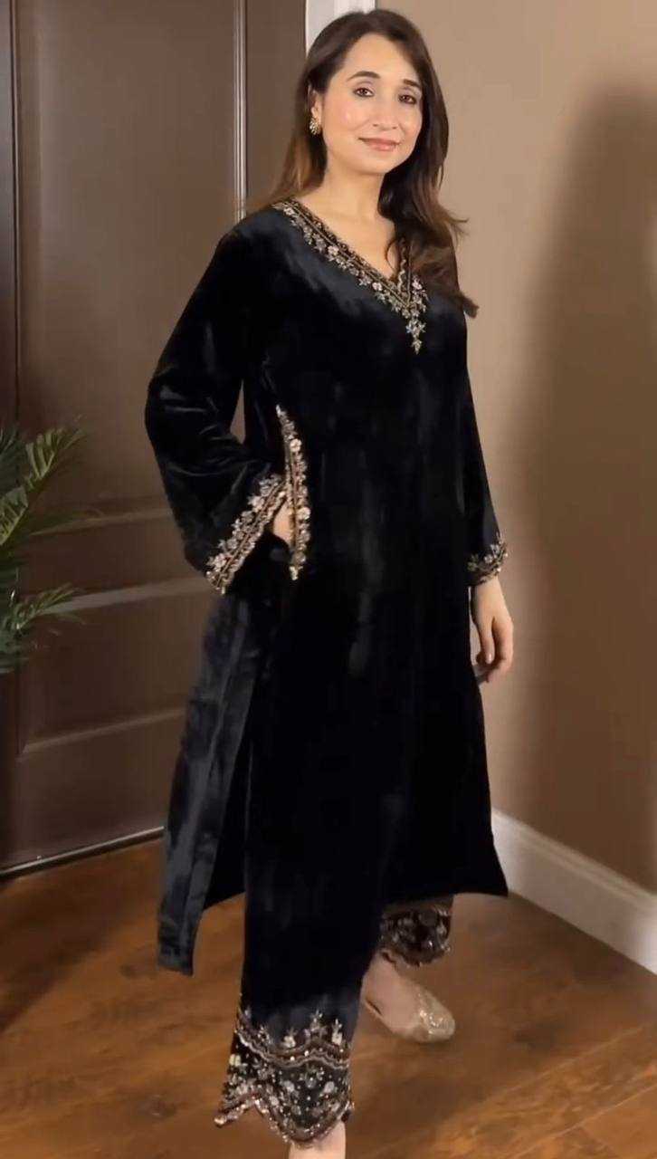 YNF Wholesale Velvet Viscose Velvet Suits RIN162 5810 | Surat Manufacturer