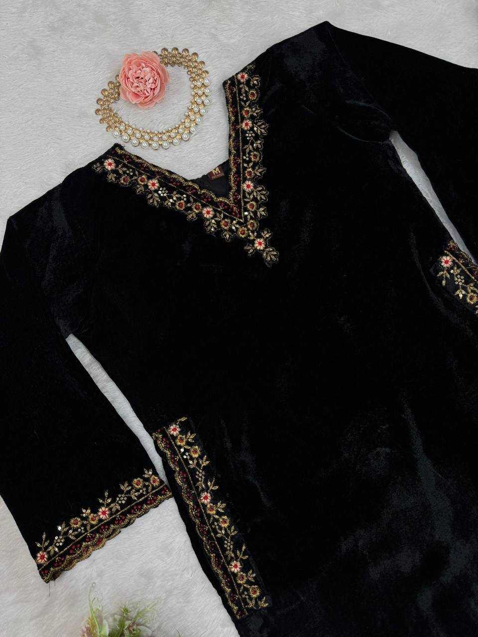 YNF Wholesale Velvet Viscose Velvet Suits RIN162 5810 | Surat Manufacturer