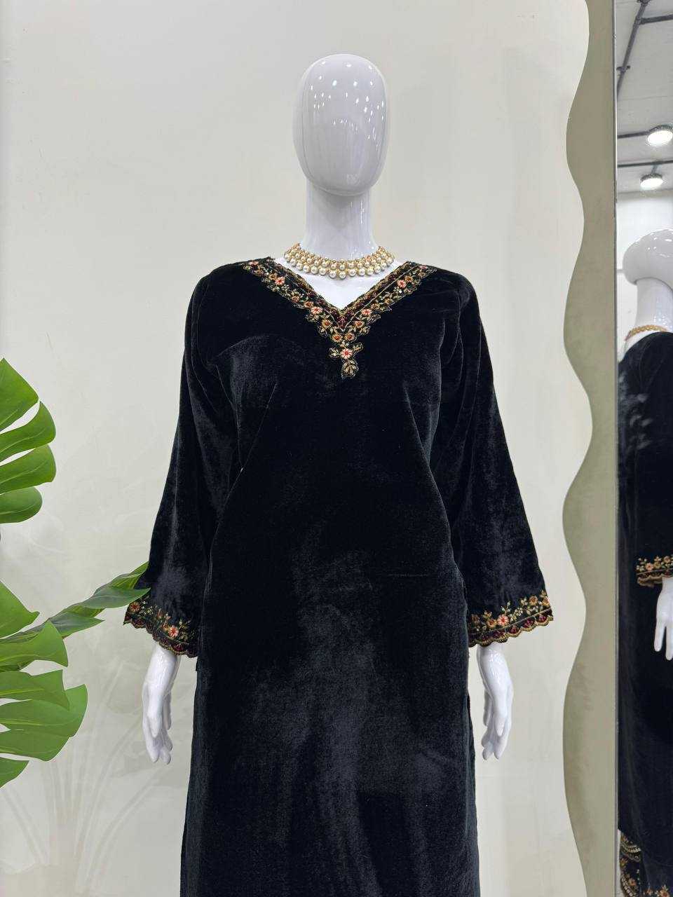 YNF Wholesale Velvet Viscose Velvet Suits RIN162 5810 | Surat Manufacturer