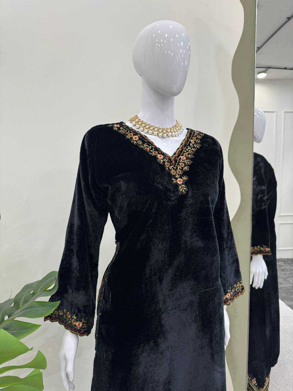 YNF Wholesale Velvet Viscose Velvet Suits RIN162 5810 | Surat Manufacturer