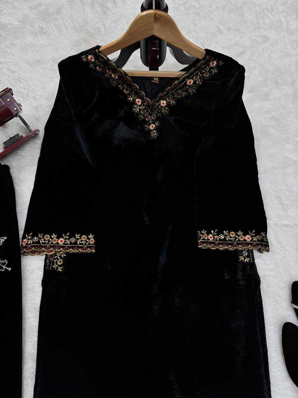 YNF Wholesale Velvet Viscose Velvet Suits RIN162 5810 | Surat Manufacturer