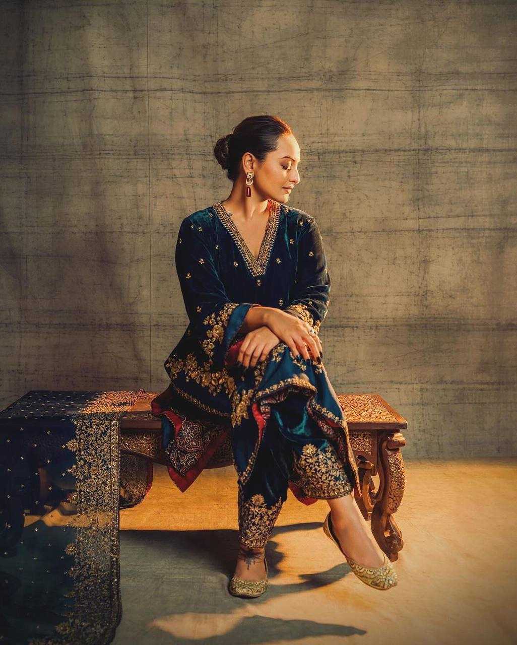 Ynf Velvet  Suits & Dresses Bollywood Collections Wholesale Embroidery Suits Sonakshi Sinha Collections Zari Work Suit Designer Suits Manufacturer - YNF Online