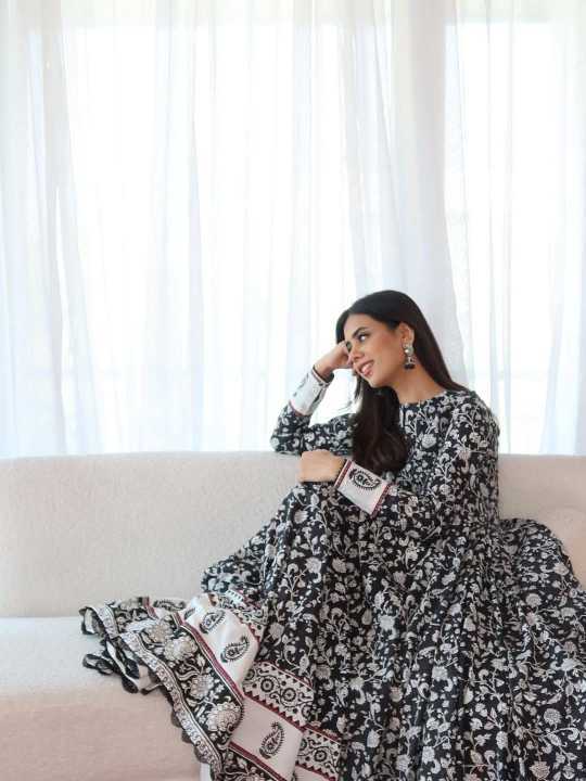 Ynf Maslin  Gowns Wholesale Fancy Gowns Anarkali Gown Lace Gowns Manufacturer - YNF Online