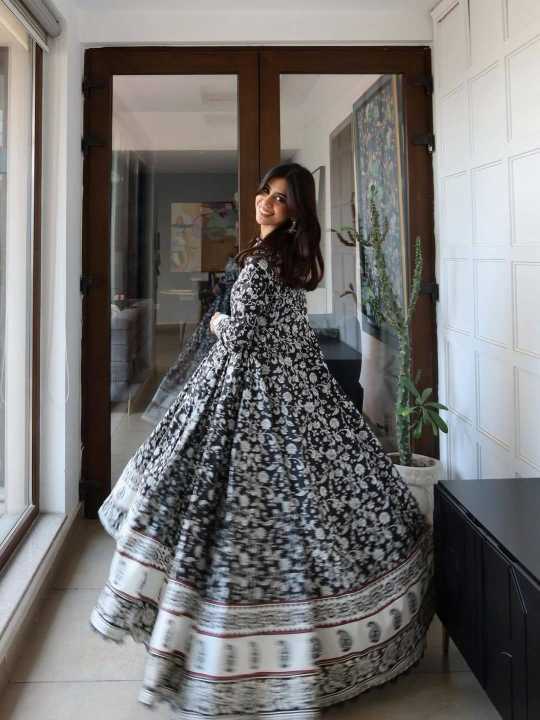 Ynf Maslin  Gowns Wholesale Fancy Gowns Anarkali Gown Lace Gowns Manufacturer - YNF Online