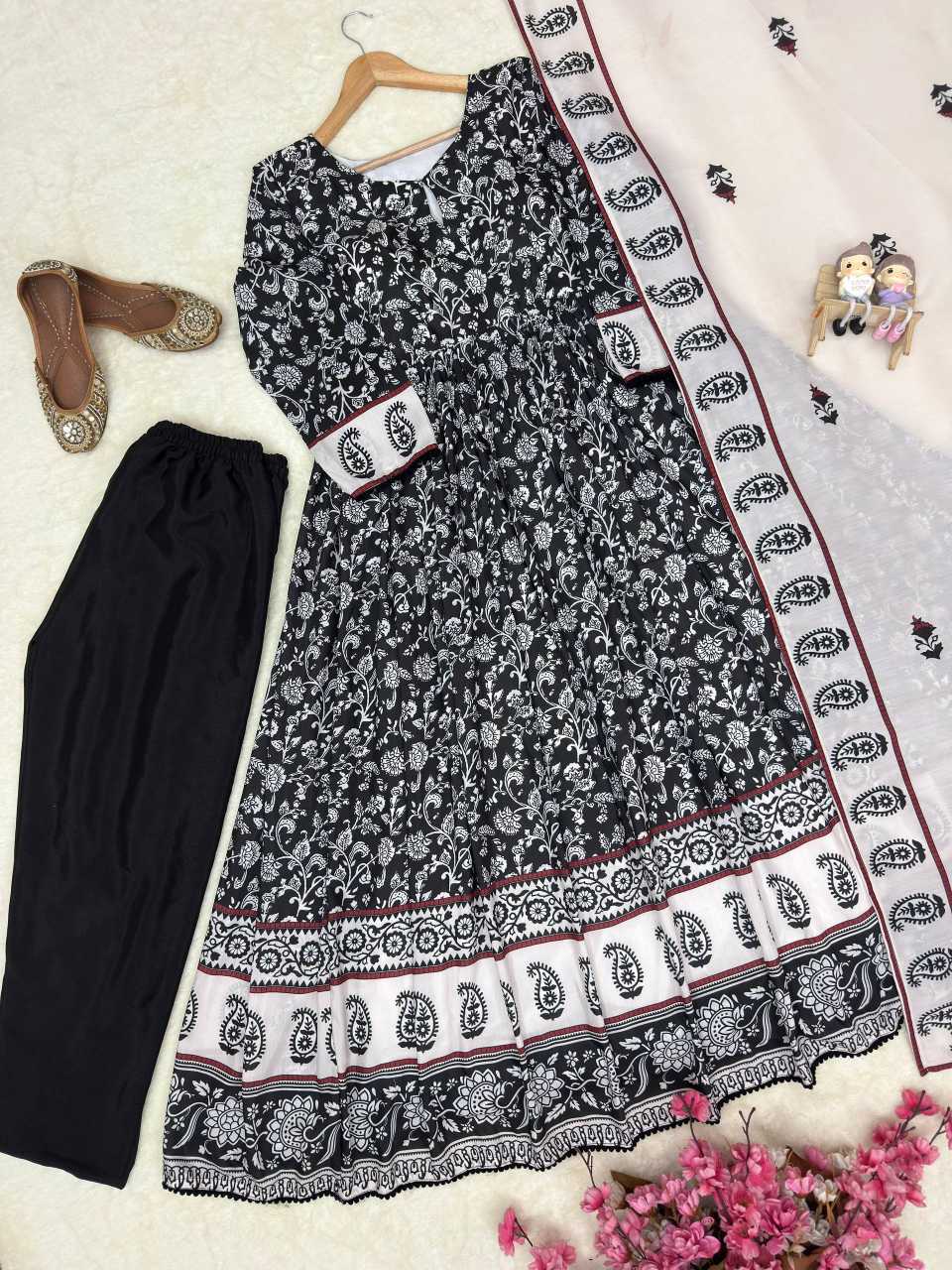 Ynf Maslin  Gowns Wholesale Fancy Gowns Anarkali Gown Lace Gowns Manufacturer - YNF Online