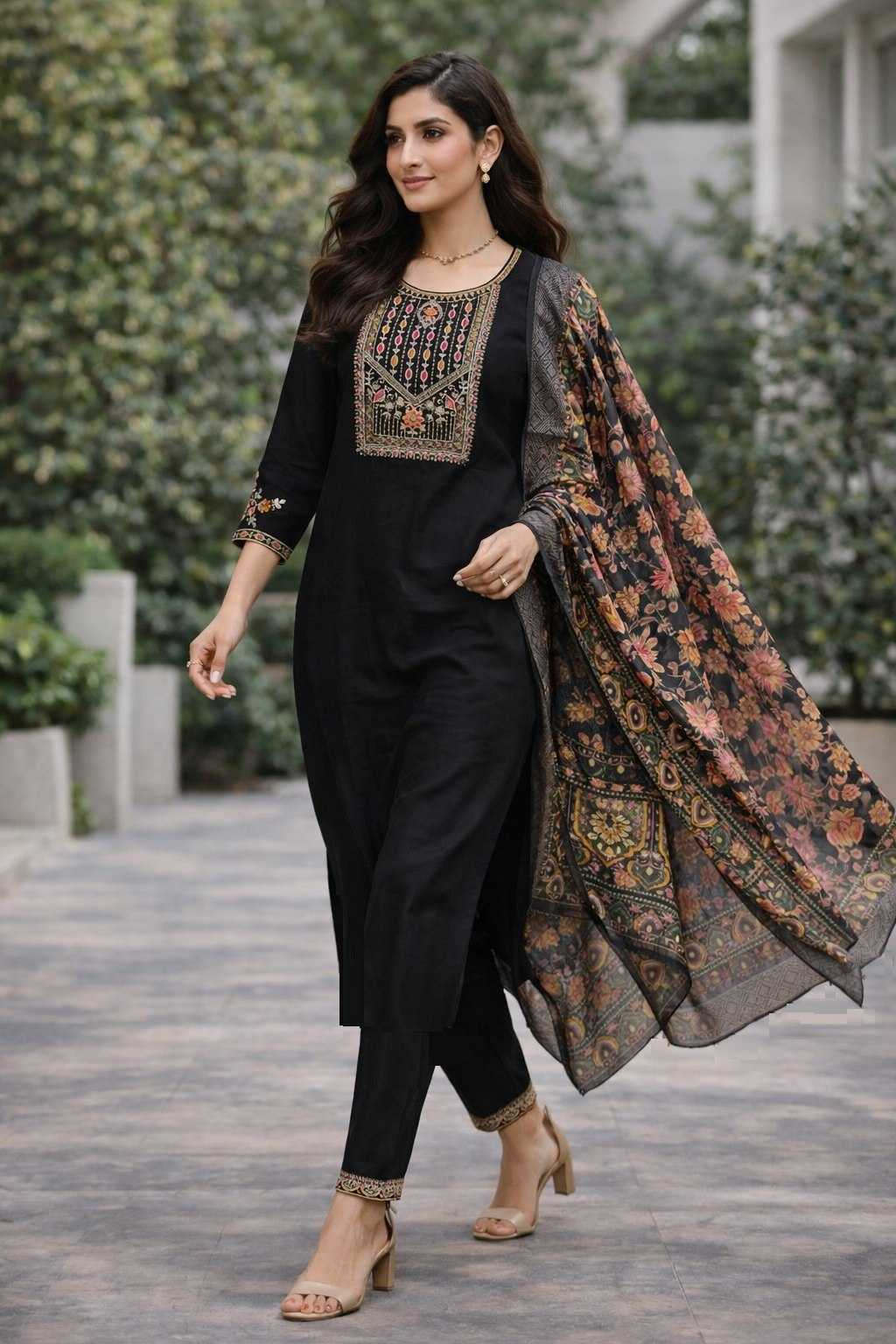 Ynf Silk Cotton  Kurti Wholesale Embroidered Kurtis Round Neck Kurtis 3/4 Sleeve Kurtis Manufacturer - YNF Online