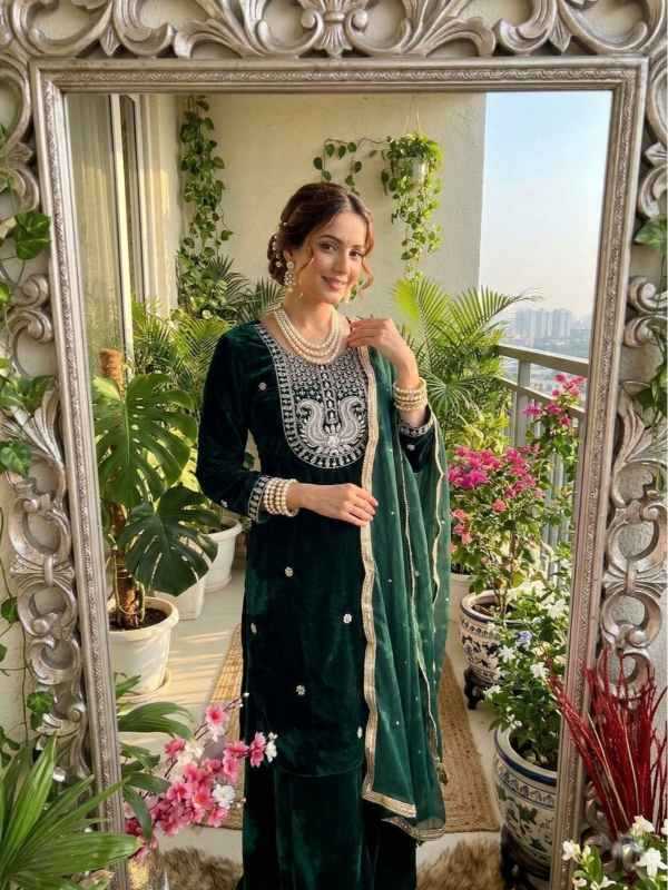YNF Wholesale Velvet Velvet Suits  | Surat Manufacturer