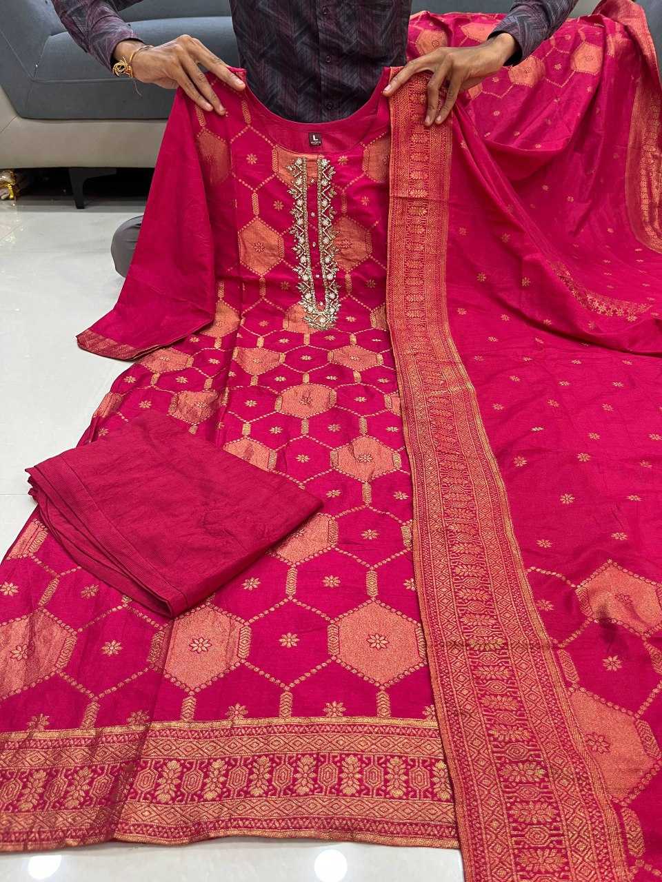 YNF Wholesale Fancy Zari Work Suit  | Surat Manufacturer